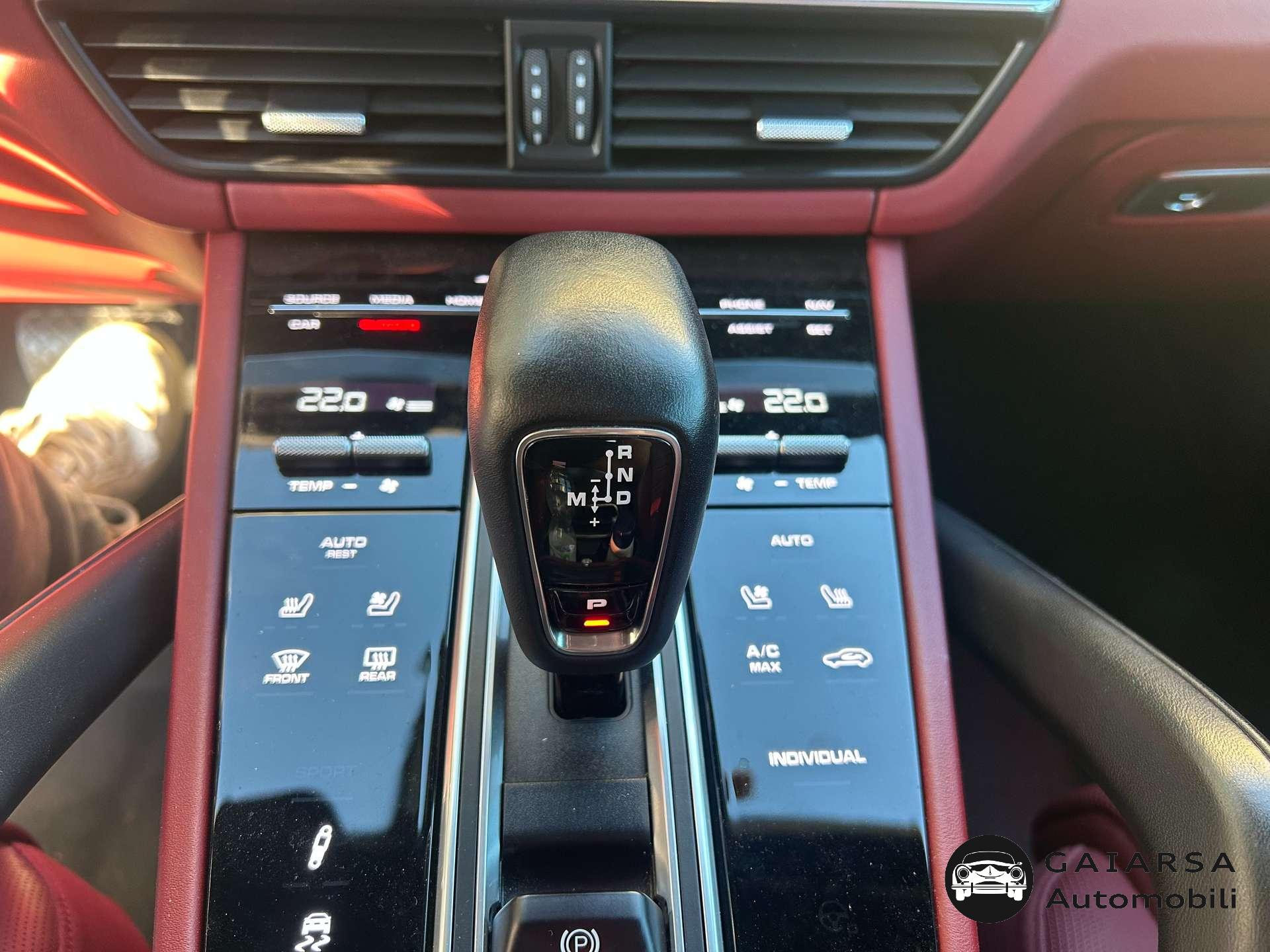 Porsche Cayenne  Cayenne Coupe 3.0 e-hybrid tip