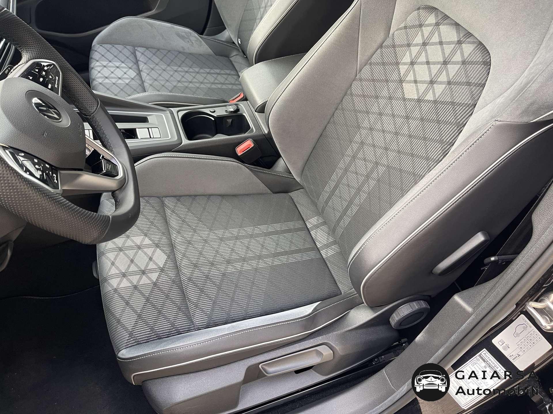 Volkswagen Golf  Golf VIII 1.5 etsi evo R-Line 150cv dsg