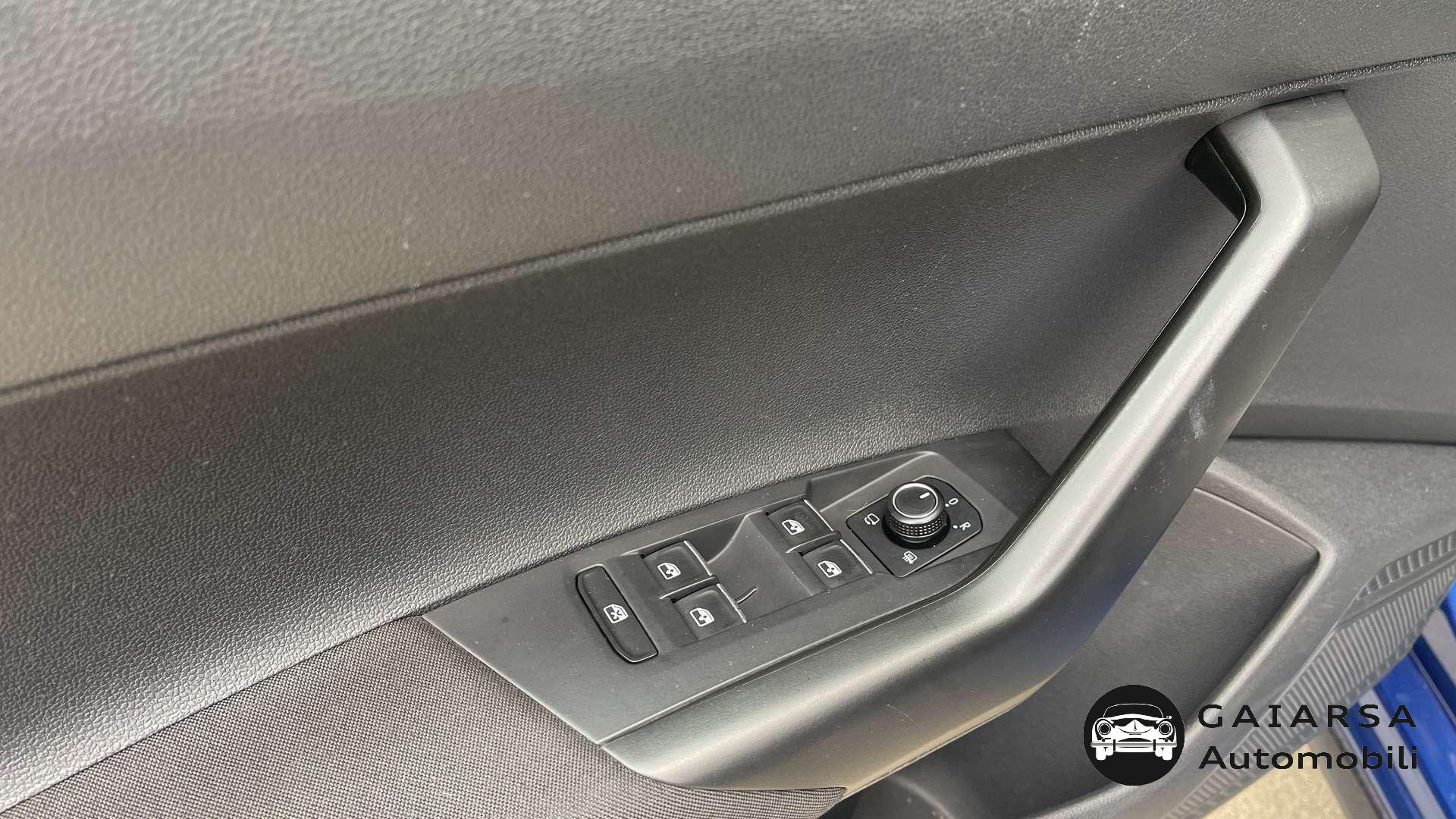 Volkswagen Polo  Polo 5p 1.0 tsi Highline 115cv dsg R-LINE