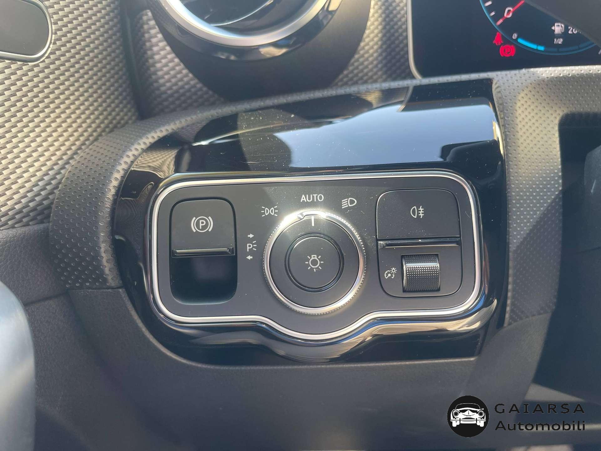 Mercedes-Benz A 180  A 180 d Sport auto