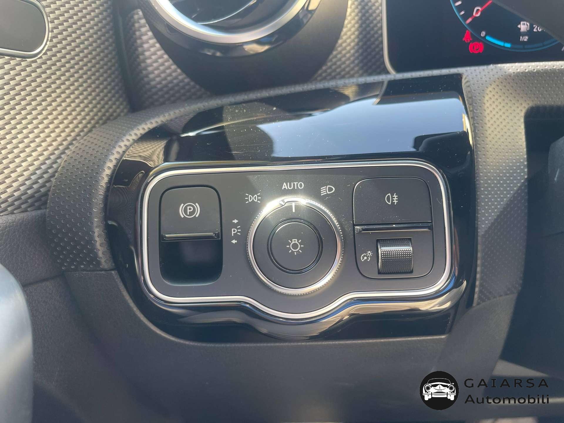 Mercedes-Benz A 180  A 180 d Sport auto