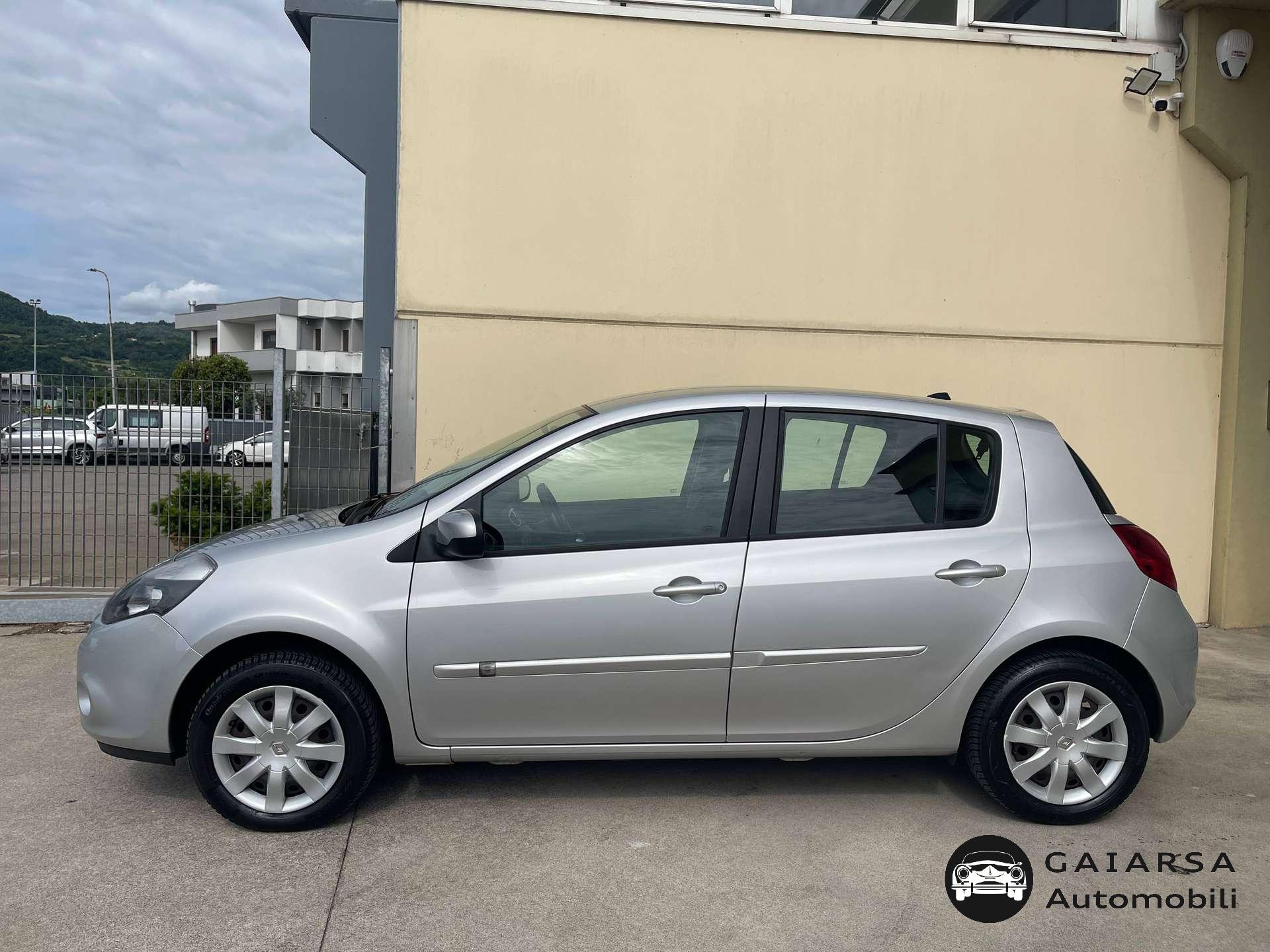 Renault Clio  Clio III 2009 5p 1.2 16v Dynamique