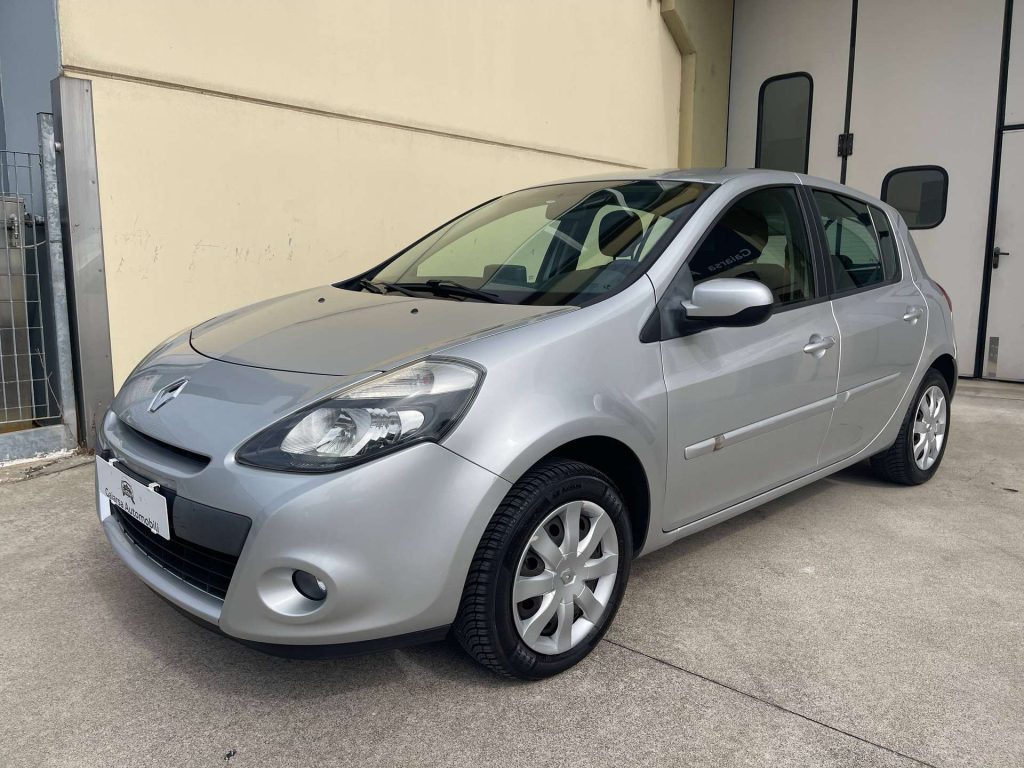 Renault Clio  Clio III 2009 5p 1.2 16v Dynamique