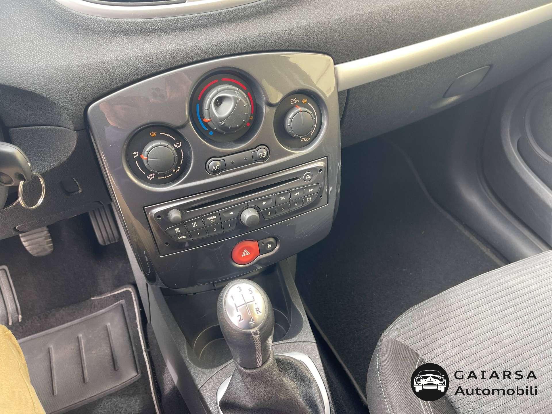 Renault Clio  Clio III 2009 5p 1.2 16v Dynamique