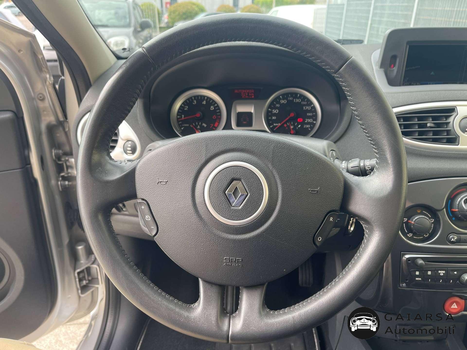 Renault Clio  Clio III 2009 5p 1.2 16v Dynamique