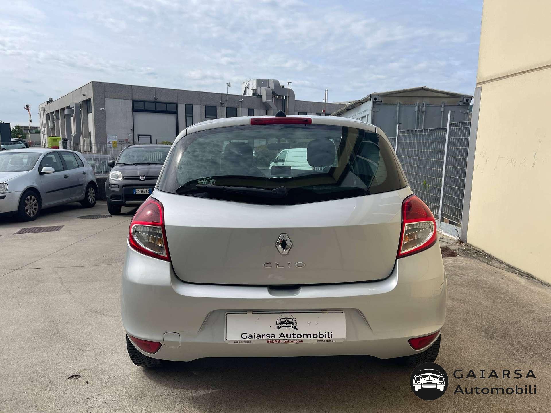 Renault Clio  Clio III 2009 5p 1.2 16v Dynamique